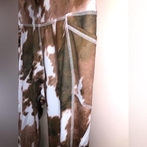 Cow print double lined leggings with pockets - Picture 3 of 4